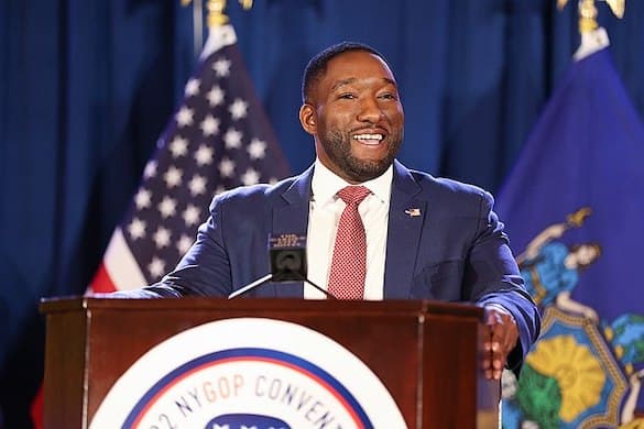 Bobwalks1025 via Wikimedia Commons