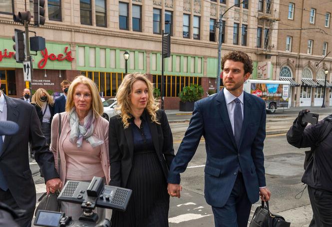 Theranos founder Elizabeth Holmes, center, walks into federal court in San Jose, California, November 18, 2022. 