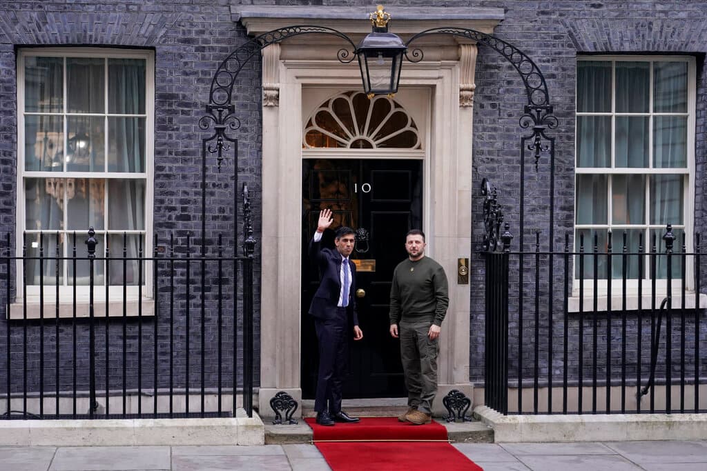 Prime Minister Sunak welcomes President Zelensky at Downing Street, London, February 8, 2023. 