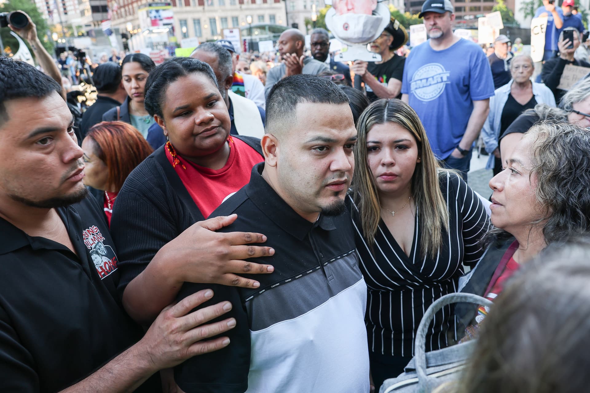BALTIMORE, MARYLAND - AUGUST 25: Kilmar Abrego Garcia and his wife Jennifer Vasquez Sura enter a U.S. Immigration and Customs Enforcement (ICE) field office on August 25, 2025 in Baltimore, Maryland. The U.S. Government is threatening to deport Garcia, a Maryland construction worker from El Salvador, to Uganda after he rejected a plea deal to be charged with Human Smuggling and deported to Costa Rica. Earlier this year Garcia was wrongfully deported to a notorious anti-terrorism prison CECOT in El Salvador. (Photo by Anna Moneymaker/Getty Images)