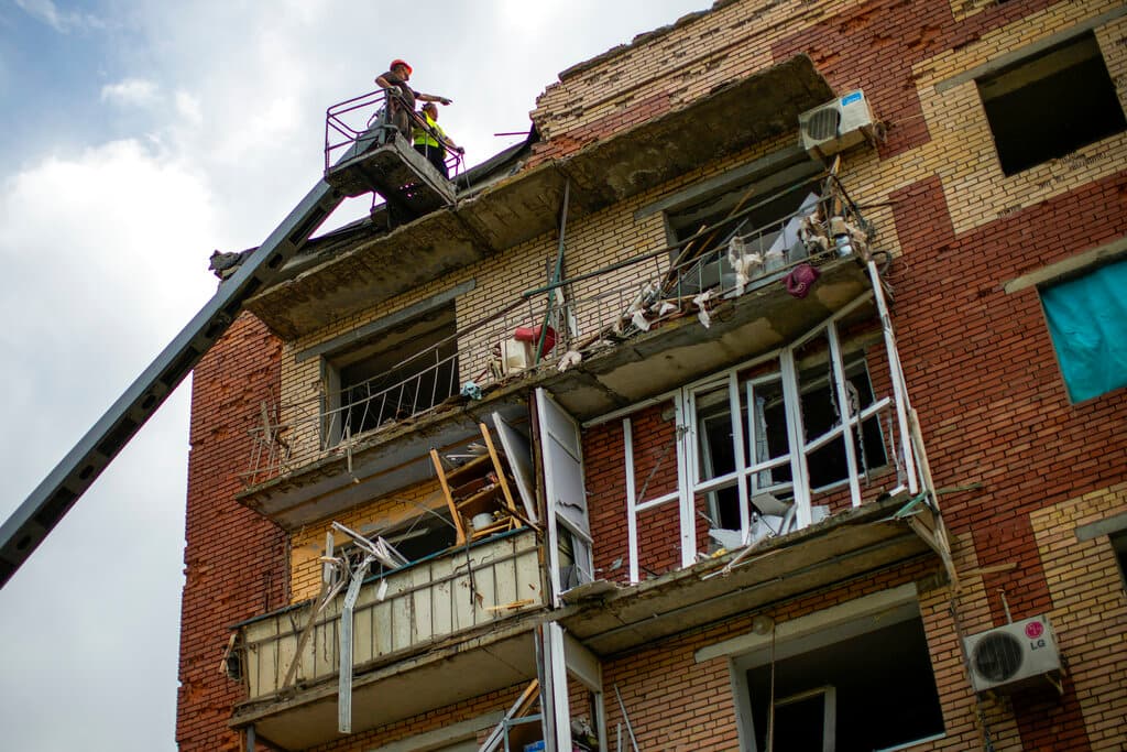 AP/Francisco Seco Rescue workers inspect an apartment building damaged in a missile strike at Sloviansk, Ukraine, May 31, 2022.