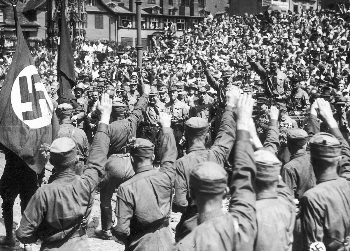 Robert Sennecke via Wikimedia Commons