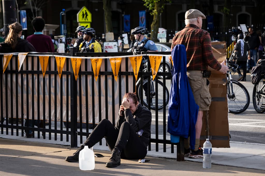 Ashlee Rezin/Chicago Sun-Times via AP