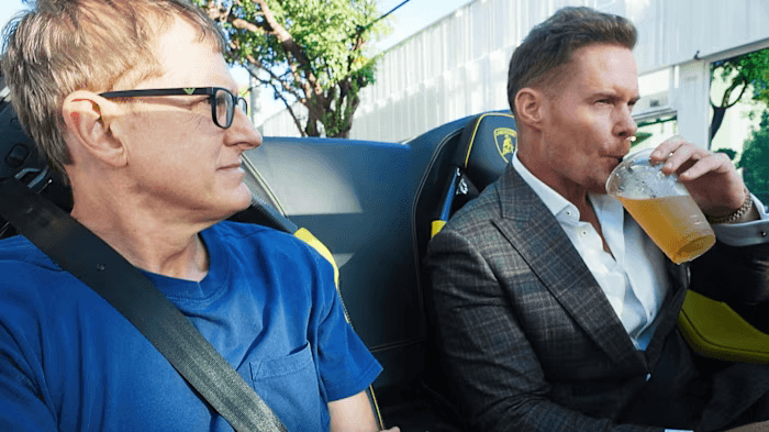 Netflix Louis Theroux and Justin Waller in 'Inside the Manosphere.'