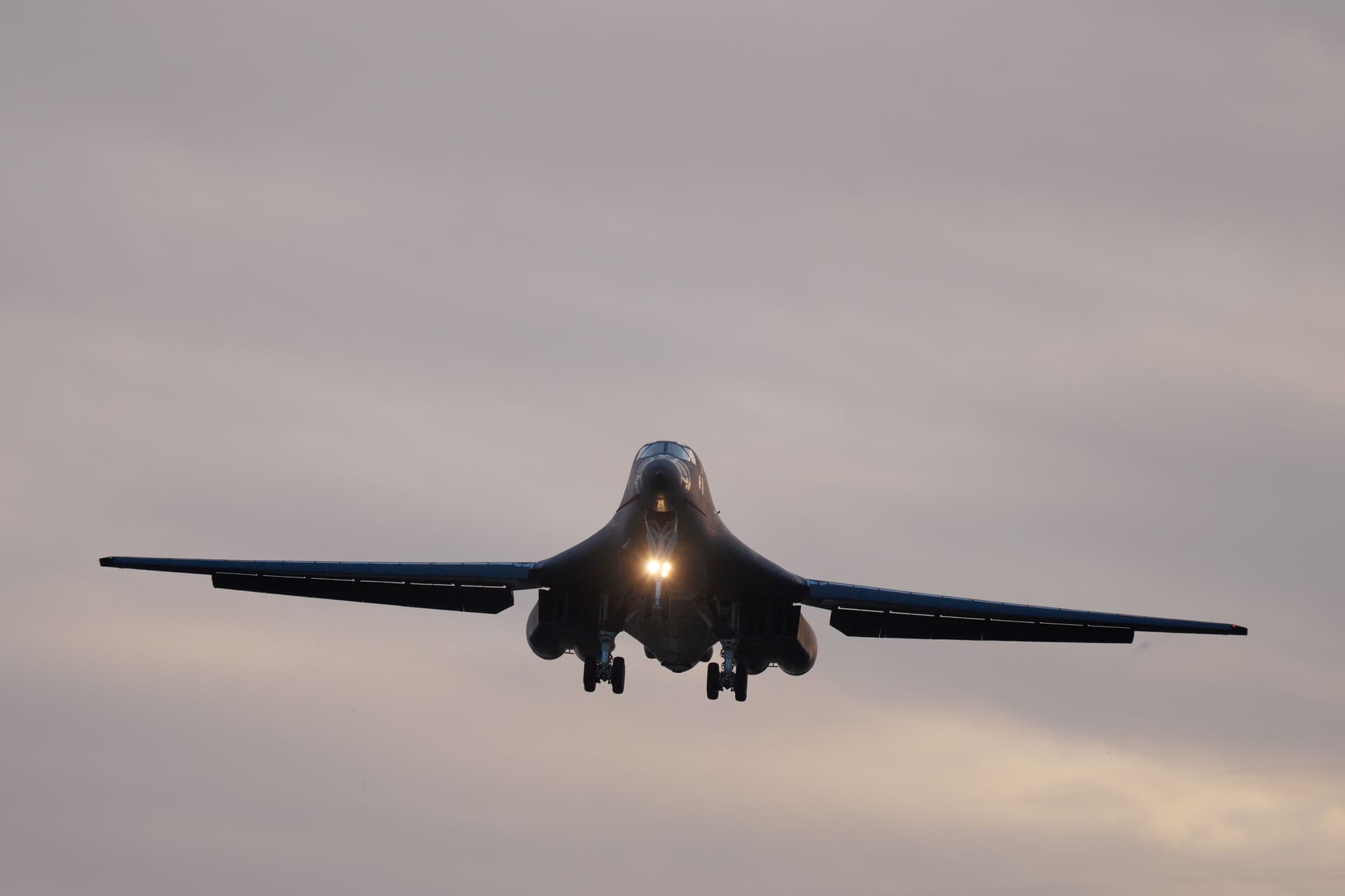 FAIRFORD, ENGLAND - MARCH 11: A US Air Force B-1 bomber comes in to land at RAF Fairford on March 11, 2026 in Fairford, England. Since UK Prime Minister Keir Starmer allowed the US to use British bases to launch defensive strikes against Iranian missile sites, a variety of US military aircraft including B52 bombers, and B-1 bombers, have arrived at RAF Fairford in Gloucestershire. (Photo by Christopher Furlong/Getty Images) Featured image for ‘We got them:’ Trump Crows as Potential Terror Plot Targeting U.S. Air Force Foiled Outside London
