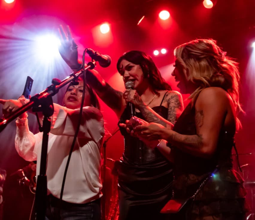 Wikimedia Commons Trish Toledo (center) and band.