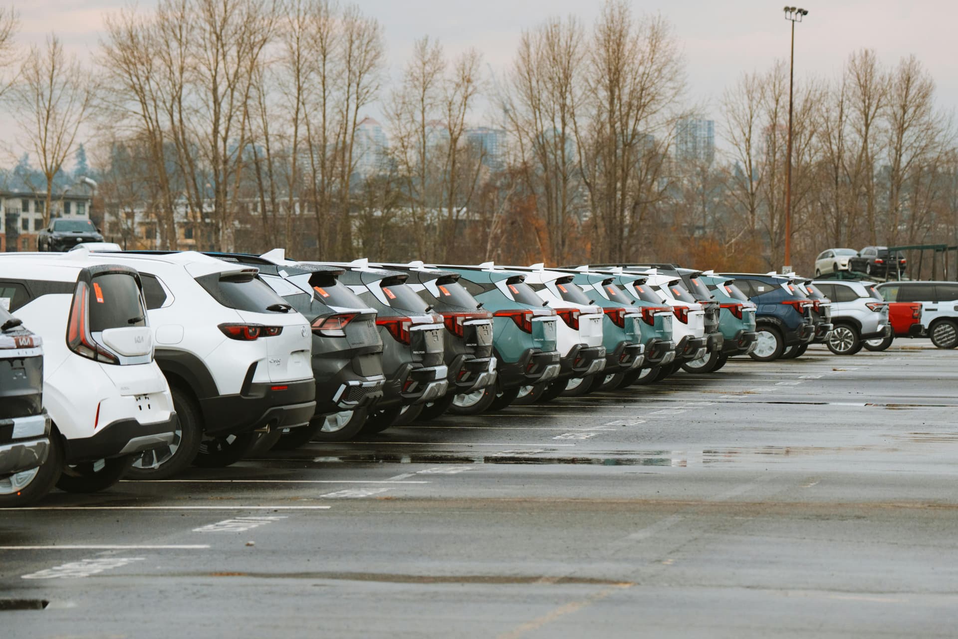 Luke Miller via Pexels A line of parked cars in an outdoor urban parking lot .