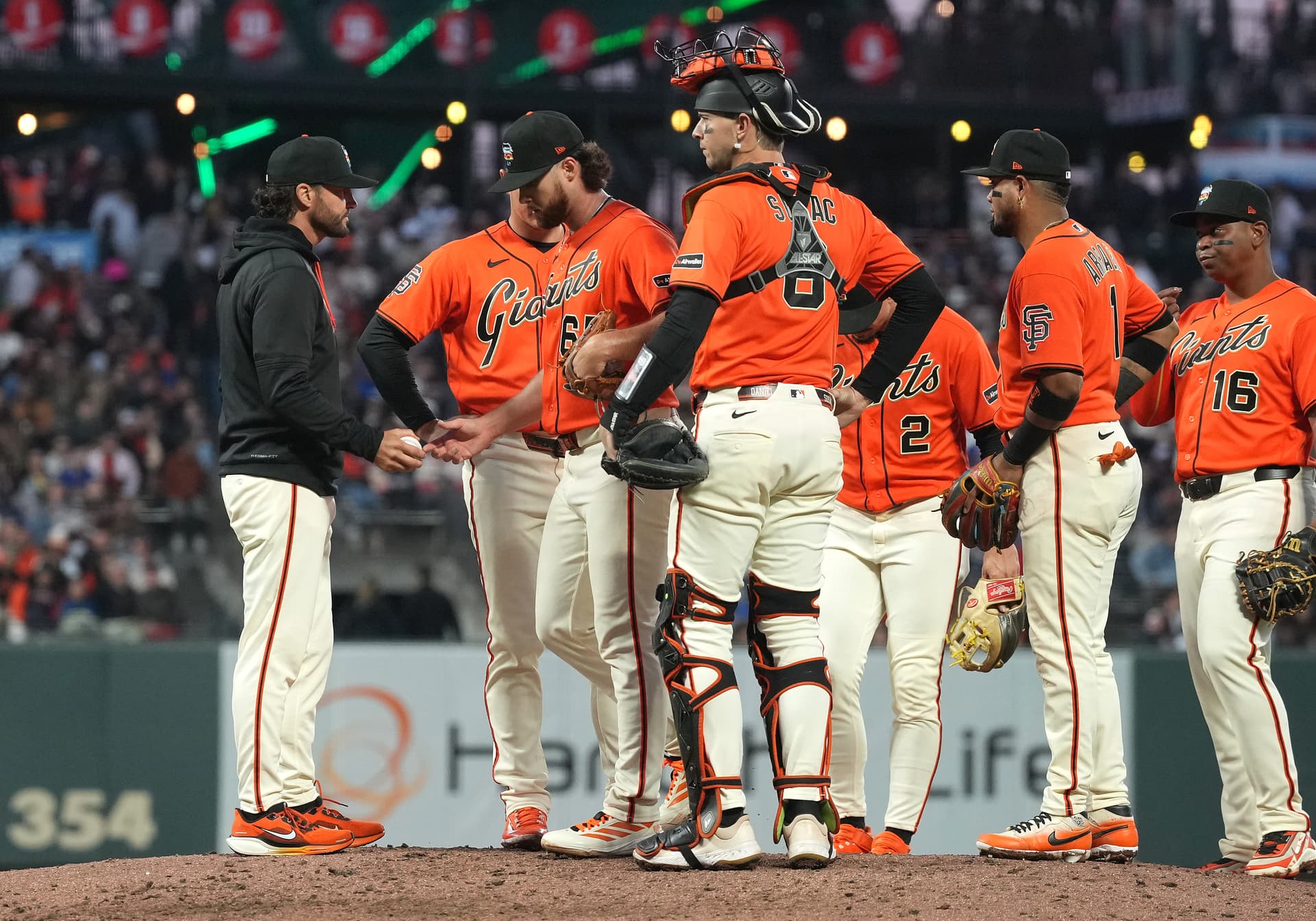 Thearon W. Henderson/Getty Images Manager Tony Vitello of the San Francisco Giants takes the ball from pitcher Landen Roupp, removing Mr. Roupp from the game at the top of the fifth inning against the Chicago Cubs at Oracle Park at San Francisco on June 12, 2026.
