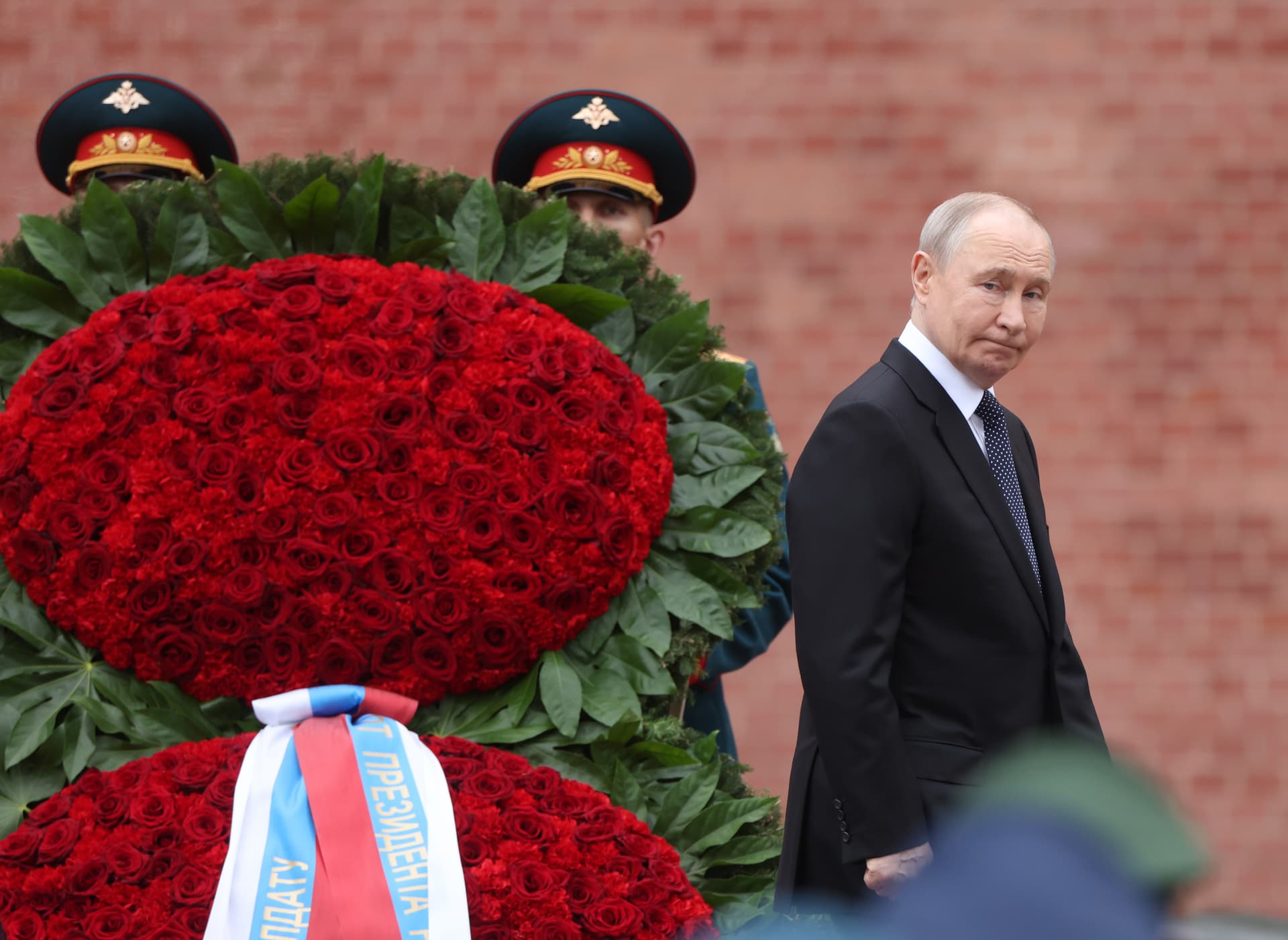 Contributor/Getty Images A puffy-cheeked President Vladimir Putin arrives to lay a wreath at the Unknown Tomb at Moscow on June 22, 2026.