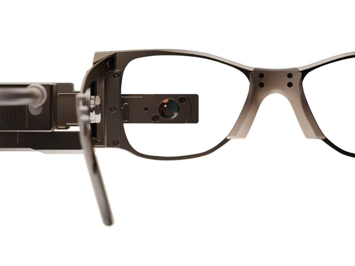 prima.science.xyz New technology pairs glasses projecting light with a chip placed on the retina, causing an electrical stimulation that allows the brain to see letters and images.
