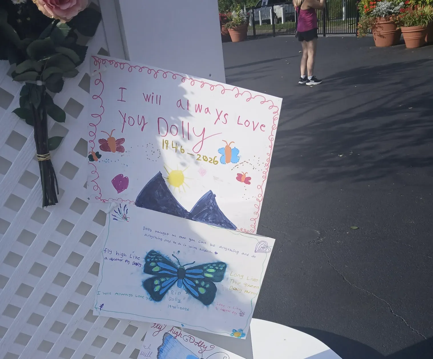 Courtesy of William J. Smith Cards from mourners hang outside the Dollywood Amusement Park in Pigeon Forge, Tennessee, on August 26, 2026.