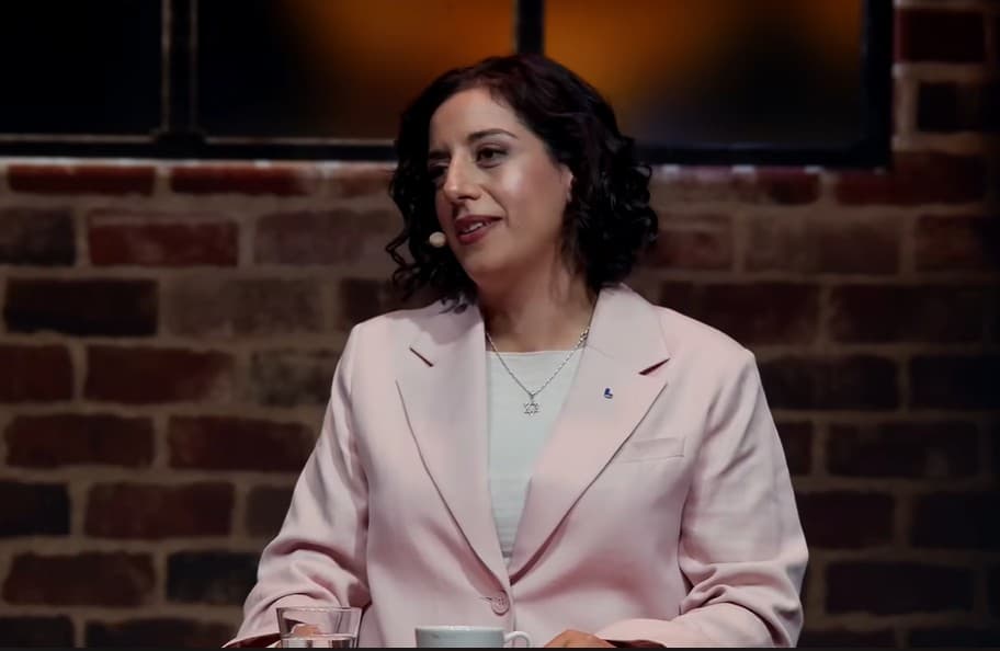 Via X Sweden's Liberal Party, Simona Mohamsson, is wearing a Star of David in solidarity ahead of September national elections.