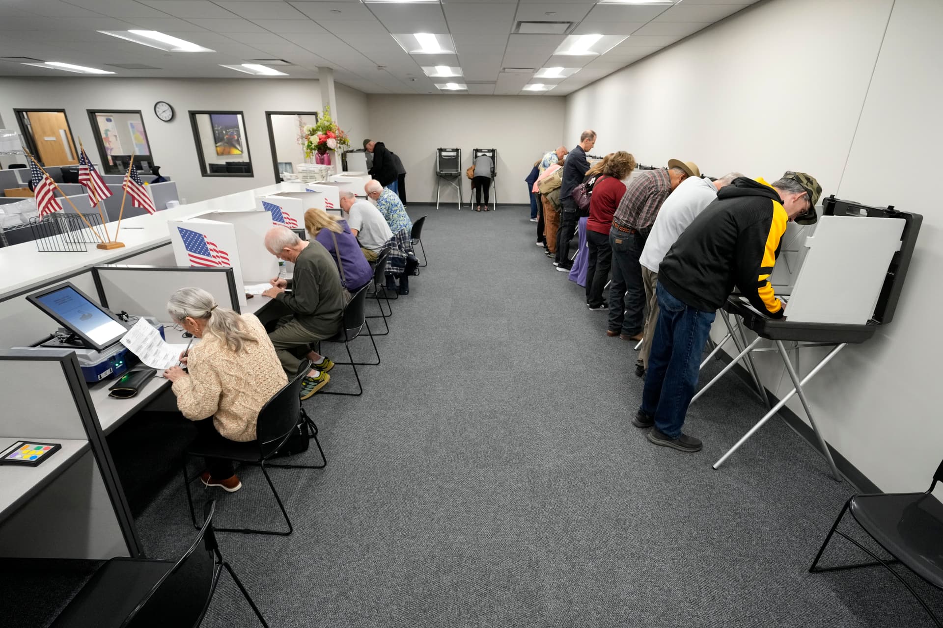 DES MOINES, IOWA - OCTOBER 14: People vote at the Polk County Election Office during early voting in the midterm election on October 14, 2026 in Des Moines, Iowa. Wednesday was the first day Iowans could cast an early in-person ballot in the general election.(Photo by Charlie Neibergall/Getty Images) Featured image for Welcome to Washington: Democrats Open a Lead in Early Vote Turnout — but Does It Matter?